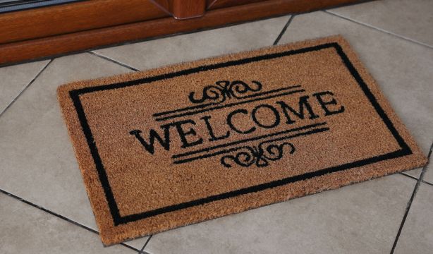 La Policía recomienda la 'táctica del felpudo' para evitar robos en casas durante el verano