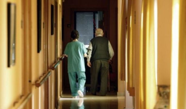 Brote de sarna en una residencia de mayores de Barcelona con más de 200 afectados