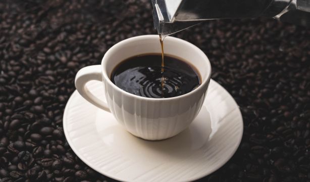 ¿Hace efecto el café por las mañanas o es placebo?