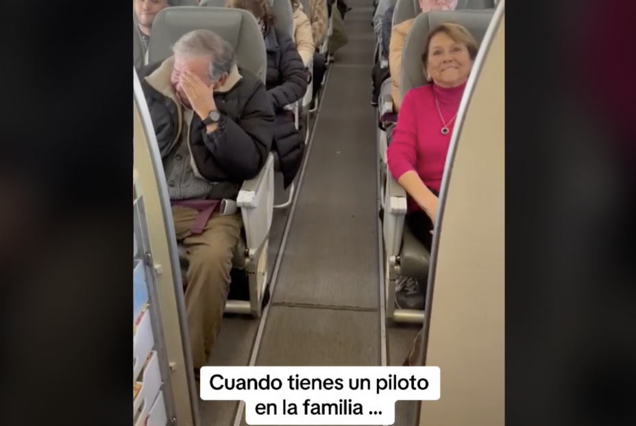 Vídeo: Piloto dedica emotivo mensaje a sus padres y abuelos durante un vuelo Vídeo: Piloto dedica emotivo mensaje a sus padres y abuelos durante un vuelo