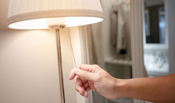 VÍDEO: Vacaciones, ¿qué hacer para no gastar cuando no estás en casa?