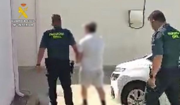 Estafa 5.400 euros a un hombre mayor con la falsa promesa de una operación para recuperar la vista