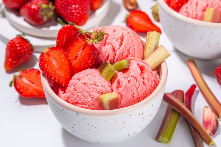 Helado de fresa bigstock 