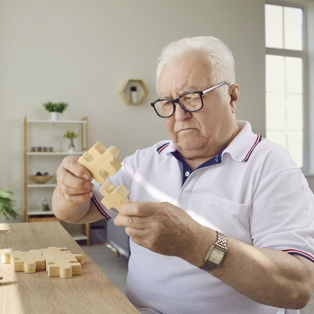 Temblor en el adulto mayor: cuándo conviene valorarlo Temblor en el adulto mayor: cuándo conviene valorarlo