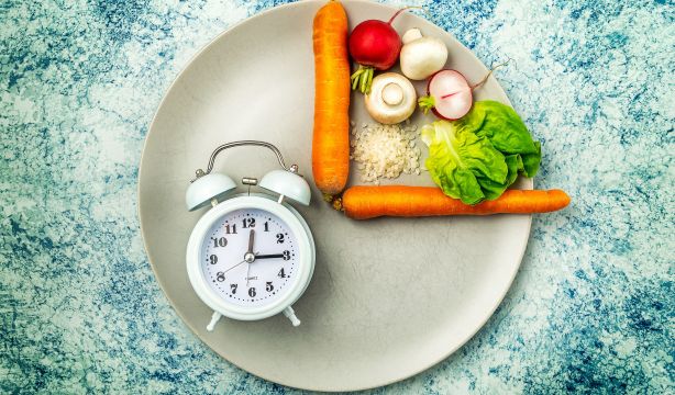 La alimentación con restricción horaria mejora el control glucémico