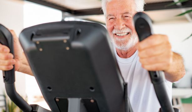 Galicia aprueba la estrategia de Salud para subvencionar gimnasios y piscinas si se receta ejercicio