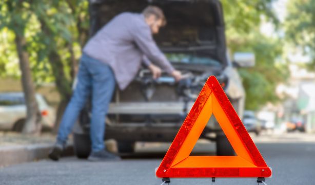 ¿Dónde se deben seguir utilizando los triángulos de emergencia?