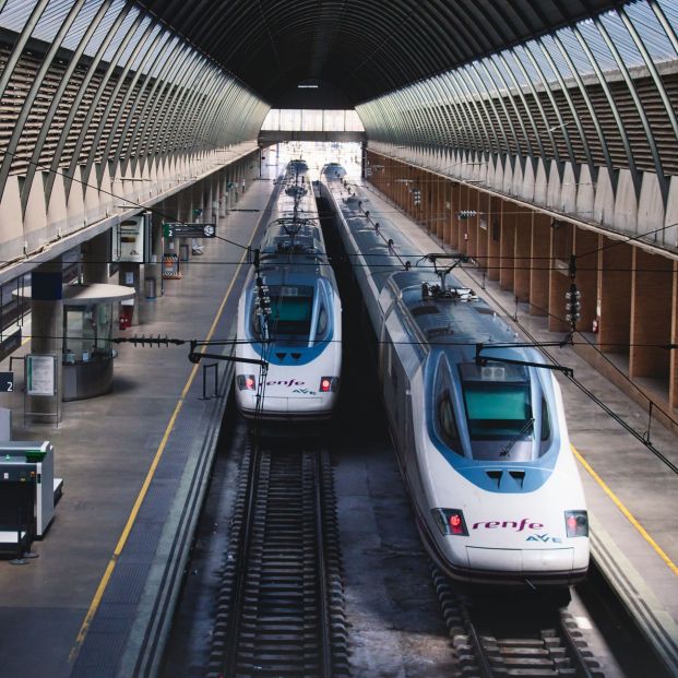 Billetes de tren por cinco euros: así es la nueva campaña de descuentos de Renfe para este verano Billetes de tren por cinco euros: así es la nueva campaña de descuentos de Renfe para este verano