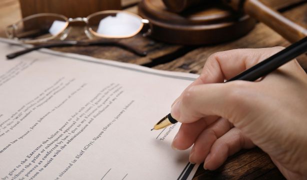 ¿Me pueden quitar el subsidio por desempleo si recibo una herencia?