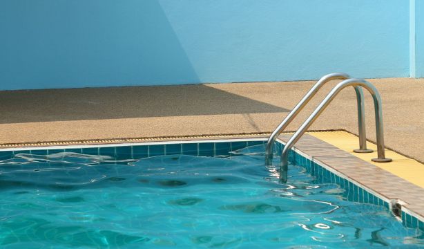 Muere un niño de 4 años al caer a una piscina en Oropesa (Toledo)