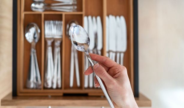 La OCU alerta del bulo de la bola de papel de aluminio que circula por internet