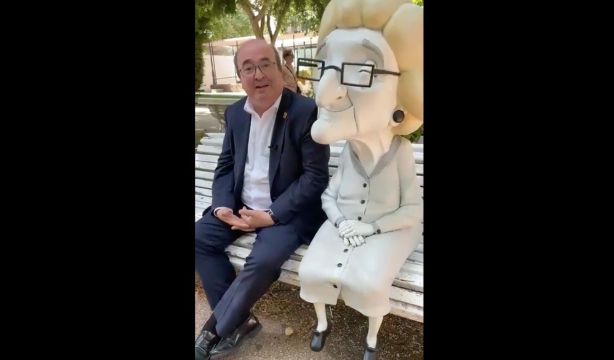 Iceta anima a los mayores a llenar las salas de cine: "Dominga, que son dos euros"