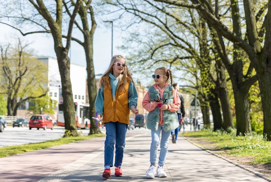Niños con gafas de sol Niños con gafas de sol