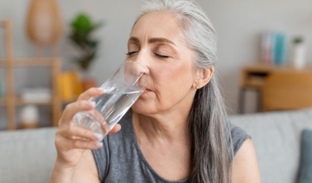 Niños y mayores: atención a la hidratación