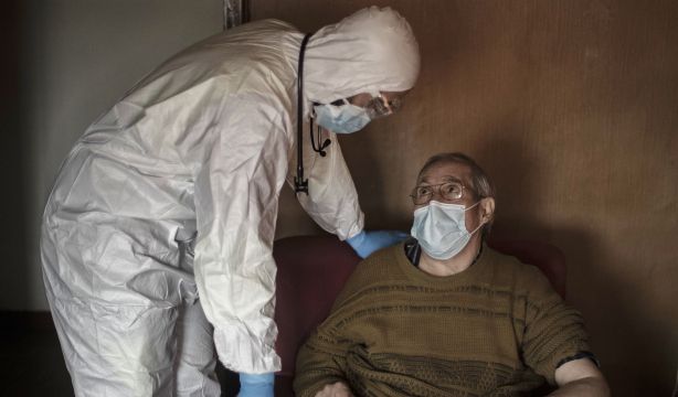 El Parlamento Europeo reclama acabar con el triaje por edad en la Sanidad