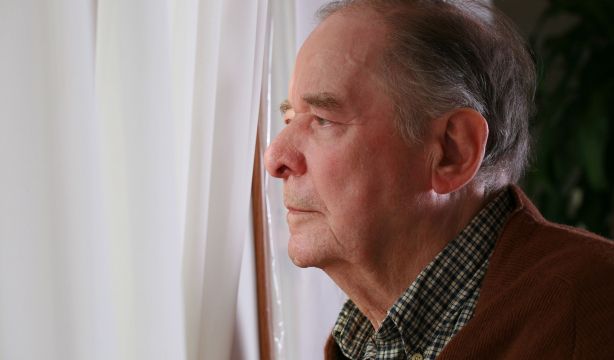 Así afecta el aislamiento social al cerebro de las personas mayores