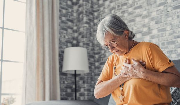 Respirar aire contaminado incrementa el riesgo de sufrir un infarto, advierte un estudio