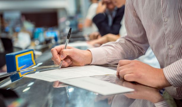 Correos quiere rejuvenecer la edad media de su plantilla que ronda los 52 años: este es su plan