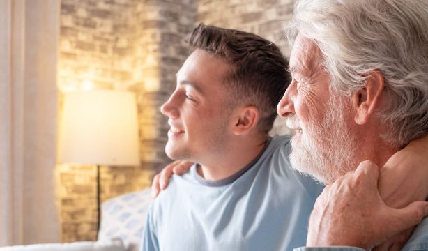 La Universidad de Valladolid pone en marcha su Programa de Convivencia entre jóvenes y mayores. Foto: Bigstock