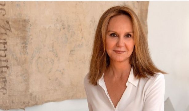 La novela 'Sira', de María Dueñas, dará el salto a la televisión con una serie