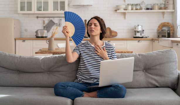 ¿Tu móvil y ordenador se sobrecalientan en verano? Sigue estos consejos para solucionarlo. Foto: Bigstock