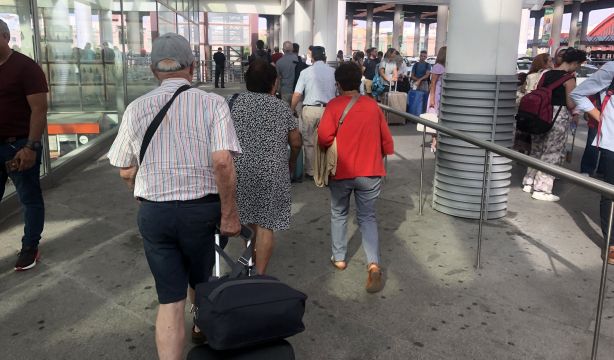 Salir de la estación de Atocha, una odisea para los mayores con necesidades especiales