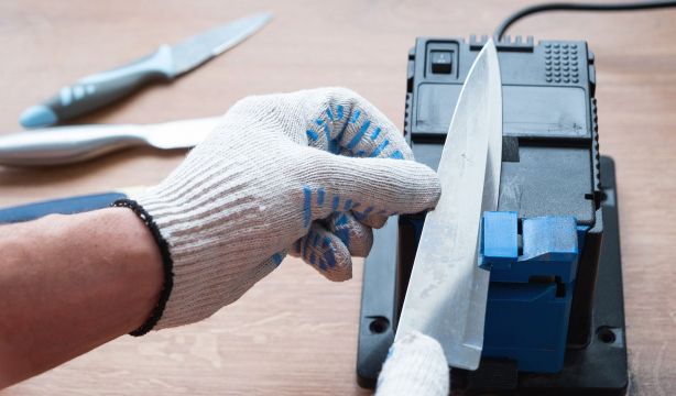 La Guardia Civil alerta del timo del afilador y del asfalto