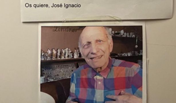 Se despide de sus vecinos antes de entrar en una residencia con un emotivo mensaje. Foto: Instagram