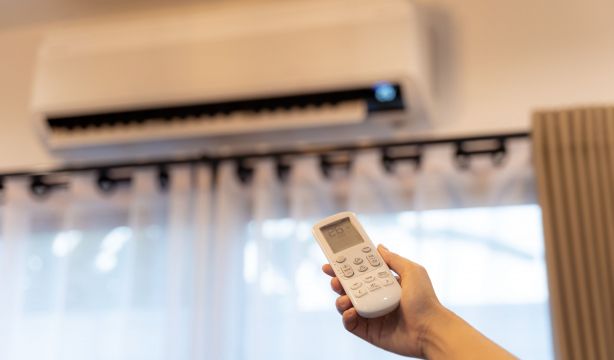 El botón del aire acondicionado que debes presionar para ahorrar un 40% en la factura de la luz