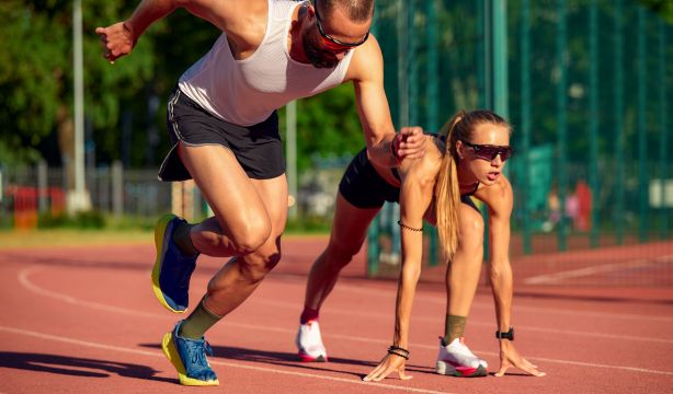 Descubren cómo convertir el sudor en electricidad