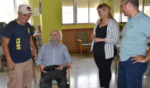 Concierto sorpresa de Manu Chao en la residencia