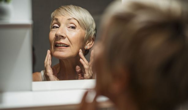 Los factores que hacen que tu piel envejezca mucho más rápido