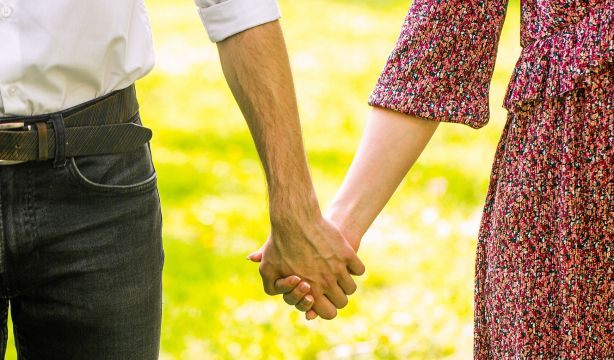 VÍDEO: El consejo de amor de un abuelo a su nieta que emociona en redes. Foto: Bigstock