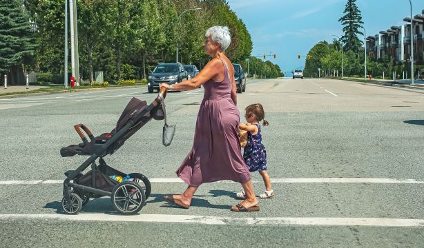 Los abuelos vuelven al cole con la merienda más cara que nunca: "Tenemos que ser muy imaginativos"