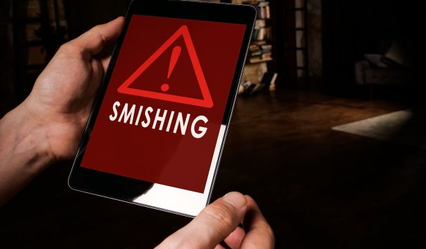 La DGT alerta a la población de una nueva oleada de estafas a través de SMS tras las vacaciones