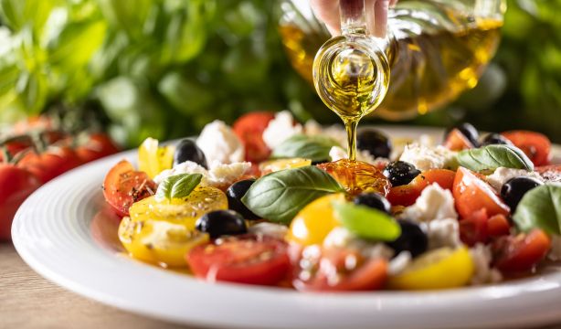 El alimento español que Harvard recomienda para vivir hasta los 100 años