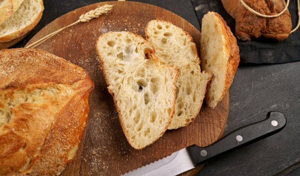 El truco para que el pan deje de estar duro en tan solo 30 segundos