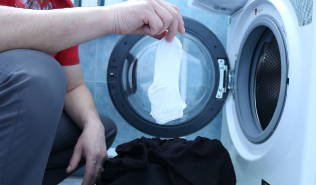 Si haces esto, no volverás a perder ni un calcetín al poner la lavadora