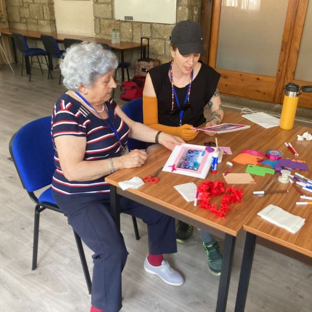 Amalia, voluntaria que acompaña a mayores en soledad: "A mí también me ha cambiado la vida". Foto: Grandes Amigos