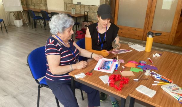 Amalia, voluntaria que acompaña a mayores en soledad: "A mí también me ha cambiado la vida". Foto: Grandes Amigos