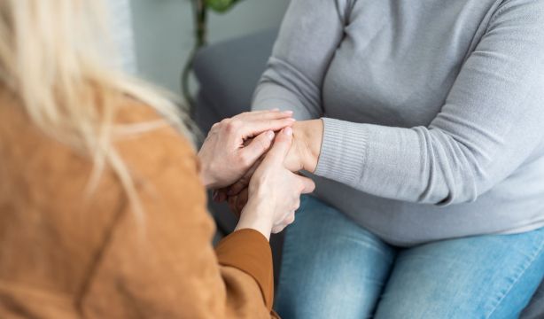 Un nuevo proyecto apoyará a los cuidadores de personas con demencia en el medio rural. Foto: Bigstock