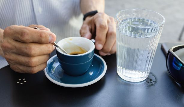 Tomar café espresso contribuye a prevenir el alzhéimer