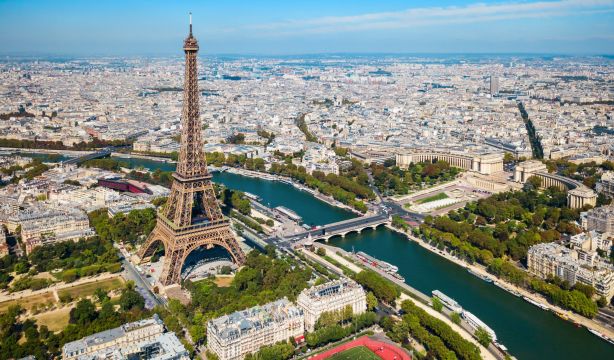 La Torre Eiffel aumenta su tamaño cada verano: ¿a qué se debe? Foto: Bigstock