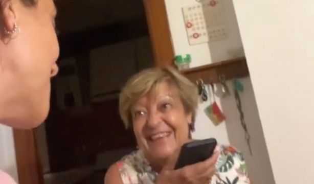 VÍDEO: La curiosa forma en la que hablan una nieta y su abuela que ha conquistado las redes. Foto: TikTok