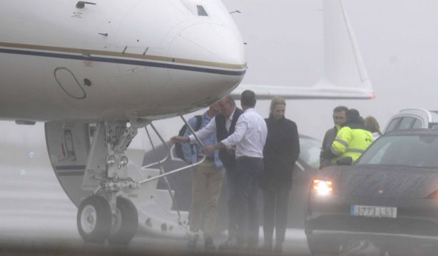 El Rey Juan Carlos regresa a Abu Dabi tras cinco días en Galicia: "Volveré pronto"