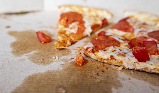 Los peligros de dejar la pizza fuera de la nevera toda la noche