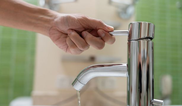 El truco para gastar menos agua y ahorrar hasta un 42% en la factura