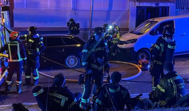 Un muerto y al menos nueve heridos en el incendio en una vivienda de Madrid