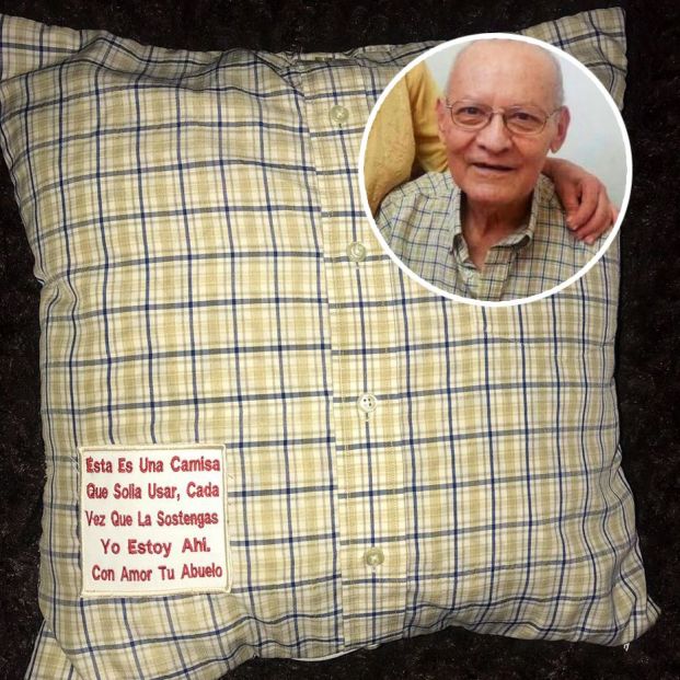 Una abuela regala a sus nietos cojines con las camisas de su marido fallecido Una abuela regala a sus nietos cojines con las camisas de su marido fallecido