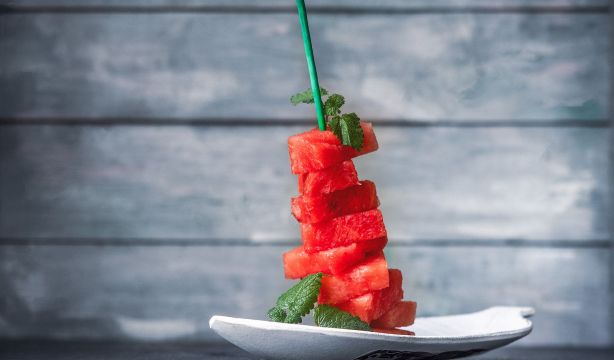 Del desayuno a la cena, incorpora la sandía en tus platos de verano: 5 recetas deliciosas. Foto: Bigstock